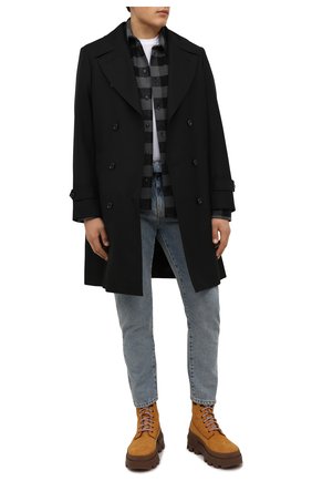 Мужские джинсы OFF-WHITE голубого цвета по цене 49000 руб., арт. 0MYA005F21DEN002 | Фото 2 Мужские джинсы OFF-WHITE голубого цвета, арт. 0MYA005F21DEN002 | Фото 2 (Материал внешний: Хлопок; Длина (брюки, джинсы): Стандартные; Кросс-КТ: Деним; Силуэт М (брюки): Прямые; Детали: Потертости; Стили: Гранж)