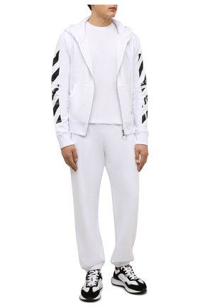 Мужские хлопковые джоггеры OFF-WHITE белого цвета по цене 38500 руб., арт. 0MCH029F21FLE004 | Фото 2 Мужские хлопковые джоггеры OFF-WHITE белого цвета, арт. 0MCH029F21FLE004 | Фото 2 (Материал внешний: Хлопок; Силуэт М (брюки): Джоггеры; Мужское Кросс-КТ: Брюки-трикотаж; Стили: Спорт-шик; Длина (брюки, джинсы): Стандартные)