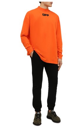 Мужская хлопковый лонгслив OFF-WHITE оранжевого цвета по цене 27200 руб., арт. 0MAB032F21JER002 | Фото 2 Мужская хлопковый лонгслив OFF-WHITE оранжевого цвета, арт. 0MAB032F21JER002 | Фото 2 (Материал внешний: Хлопок; Длина (для топов): Удлиненные; Рукава: Длинные; Принт: С принтом; Стили: Спорт-шик, Гранж)