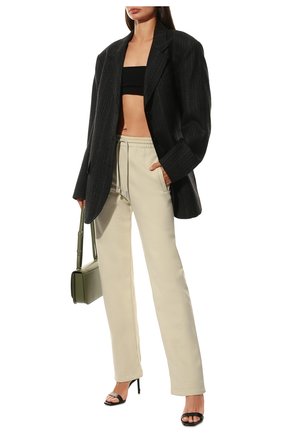 Женские хлопковые брюки OFF-WHITE кремвого цвета по цене 46950 руб., арт. 0WCH008F21JER001 | Фото 2 Женские хлопковые брюки OFF-WHITE кремвого цвета, арт. 0WCH008F21JER001 | Фото 2 (Длина (брюки, джинсы): Стандартные; Материал внешний: Хлопок; Стили: Спорт-шик; Кросс-КТ: Трикотаж; Женское Кросс-КТ: Брюки-одежда; Силуэт Ж (брюки и джинсы): Широкие)