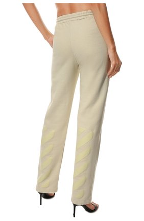 Женские хлопковые брюки OFF-WHITE кремвого цвета, арт. 0WCH008F21JER001 | Фото 4 (Силуэт Ж (брюки и джинсы): Широкие; Длина (брюки, джинсы): Стандартные; Женское Кросс-КТ: Брюки-одежда; Материал внешний: Хлопок; Стили: Спорт-шик)