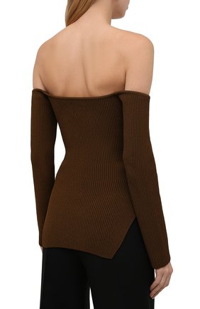 Женский пуловер из вискозы KHAITE светло-коричневого цвета, арт. 8578400/MARIA | Фото 4 (Рукава: Длинные; Стили: Гламурный; Длина (для топов): Стандартные; Кросс-КТ: Трикотаж; Материал внешний: Вискоза; Женское Кросс-КТ: Пуловер-одежда)