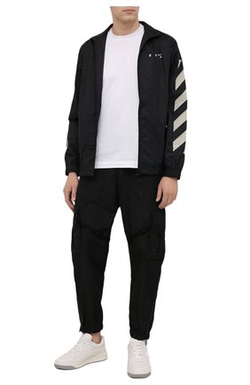 Мужские джоггеры OFF-WHITE черного цвета по цене 58750 руб., арт. 0MCF004F21FAB002 | Фото 2 Мужские джоггеры OFF-WHITE черного цвета, арт. 0MCF004F21FAB002 | Фото 2 (Длина (брюки, джинсы): Стандартные; Материал внешний: Синтетический материал; Силуэт М (брюки): Джоггеры, Карго; Стили: Спорт-шик; Shop in Shop M: Обувь_классика)