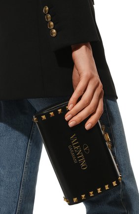 Женский клатч alcove VALENTINO черного цвета по цене 165500 руб., арт. WW0B0J89/WAX | Фото 2 Женский клатч alcove VALENTINO черного цвета, арт. WW0B0J89/WAX | Фото 2 (Материал: Натуральная кожа; Женское Кросс-КТ: Клатч-клатчи; Ремень/цепочка: На ремешке; Размер: mini)
