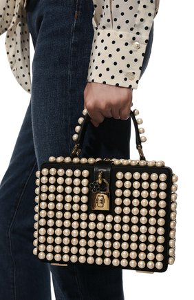 Женская сумка dolce box DOLCE & GABBANA черно-белого цвета по цене 256500 руб., арт. BB5970/AQ683 | Фото 2 Женская сумка dolce box DOLCE & GABBANA черно-белого цвета, арт. BB5970/AQ683 | Фото 2 (Размер: mini; Ремень/цепочка: На ремешке; Материал: Текстиль; Сумки-технические: Сумки через плечо, Сумки top-handle)