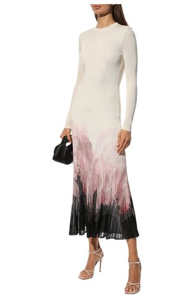 Женское платье из вискозы ALEXANDER MCQUEEN молочного цвета по цене 354000 руб., арт. 679383/Q1AWG | Фото 2 Женское платье из вискозы ALEXANDER MCQUEEN молочного цвета, арт. 679383/Q1AWG | Фото 2 (Длина Ж (юбки, платья, шорты): Миди; Материал подклада: Синтетический материал; Рукава: Длинные; Материал внешний: Вискоза; Женское Кросс-КТ: Платье-одежда; Случай: Вечерний; Стили: Романтичный)