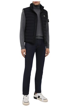 Мужской пуховый жилет STONE ISLAND темно-синего цвета по цене 40950 руб., арт. 7515G0725 | Фото 2 Мужской пуховый жилет STONE ISLAND темно-синего цвета, арт. 7515G0725 | Фото 2 (Материал утеплителя: Пух и перо; Материал внешний: Хлопок, Синтетический материал; Материал подклада: Синтетический материал; Кросс-КТ: Куртка, Пуховик; Стили: Спорт-шик; Длина (верхняя одежда): Короткие)