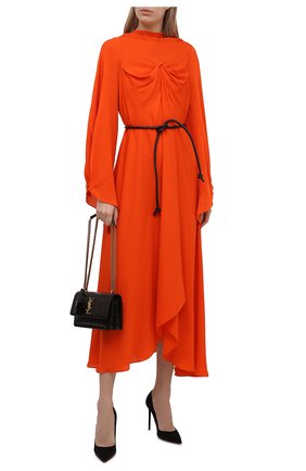 Женское шелковое платье ROLAND MOURET оранжевого цвета по цене 173500 руб., арт. AW21/S2318/F0448 | Фото 2 Женское шелковое платье ROLAND MOURET оранжевого цвета, арт. AW21/S2318/F0448 | Фото 2 (Длина Ж (юбки, платья, шорты): Миди; Материал подклада: Шелк; Материал внешний: Шелк; Рукава: Длинные; Стили: Гламурный; Случай: Вечерний; Женское Кросс-КТ: Платье-одежда)