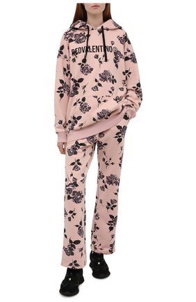 Женский хлопковое худи REDVALENTINO светло-розового цвета по цене 39950 руб., арт. WR0MF08F/67V | Фото 2 Женский хлопковое худи REDVALENTINO светло-розового цвета, арт. WR0MF08F/67V | Фото 2 (Длина (для топов): Удлиненные; Рукава: Длинные; Материал внешний: Хлопок; Стили: Спорт-шик; Женское Кросс-КТ: Худи-одежда, Худи-спорт)