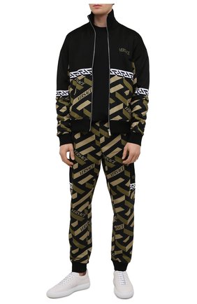 Мужской толстовка из вискозы и хлопка VERSACE хаки цвета по цене 145000 руб., арт. 1002060/1A01463 | Фото 2 Мужской толстовка из вискозы и хлопка VERSACE хаки цвета, арт. 1002060/1A01463 | Фото 2 (Рукава: Длинные; Длина (для топов): Стандартные; Материал внешний: Хлопок, Вискоза; Мужское Кросс-КТ: Толстовка-одежда; Стили: Спорт-шик)