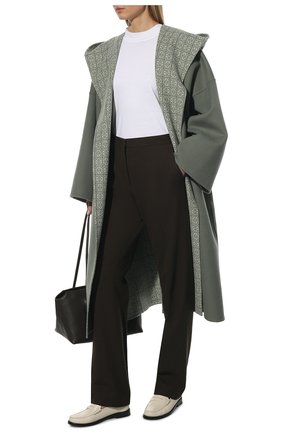 Женские шерстяные брюки JIL SANDER хаки цвета по цене 89950 руб., арт. JSWT305820-WT20220L | Фото 2 Женские шерстяные брюки JIL SANDER хаки цвета, арт. JSWT305820-WT20220L | Фото 2 (Материал подклада: Вискоза; Материал внешний: Шерсть; Длина (брюки, джинсы): Удлиненные; Стили: Минимализм; Женское Кросс-КТ: Брюки-одежда; Силуэт Ж (брюки и джинсы): Прямые)