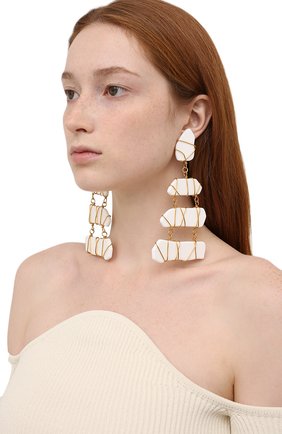 Женские клипсы TOM FORD белого цвета по цене 92850 руб., арт. E0041Y-XBR003 | Фото 2 Женские клипсы TOM FORD белого цвета, арт. E0041Y-XBR003 | Фото 2 (Женское Кросс-КТ: Клипсы-серьги; Материал: Металл)