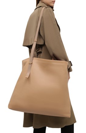 Женский сумка-тоут messenger large BURBERRY бежевого цвета по цене 275000 руб., арт. 8046526 | Фото 2 Женский сумка-тоут messenger large BURBERRY бежевого цвета, арт. 8046526 | Фото 2 (Размер: large; Материал: Натуральная кожа; Сумки-технические: Сумки-шопперы)