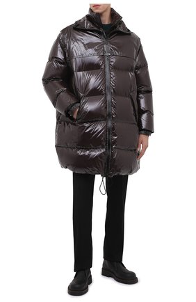 Мужская пуховик BOTTEGA VENETA темно-коричневого цвета по цене 240000 руб., арт. 659727/V0Y30 | Фото 2 Мужская пуховик BOTTEGA VENETA темно-коричневого цвета, арт. 659727/V0Y30 | Фото 2 (Материал внешний: Синтетический материал; Стили: Минимализм; Длина (верхняя одежда): До колена; Материал подклада: Синтетический материал; Кросс-КТ: Куртка; Рукава: Длинные; Материал утеплителя: Пух и перо; Мужское Кросс-КТ: пуховик-длинный)