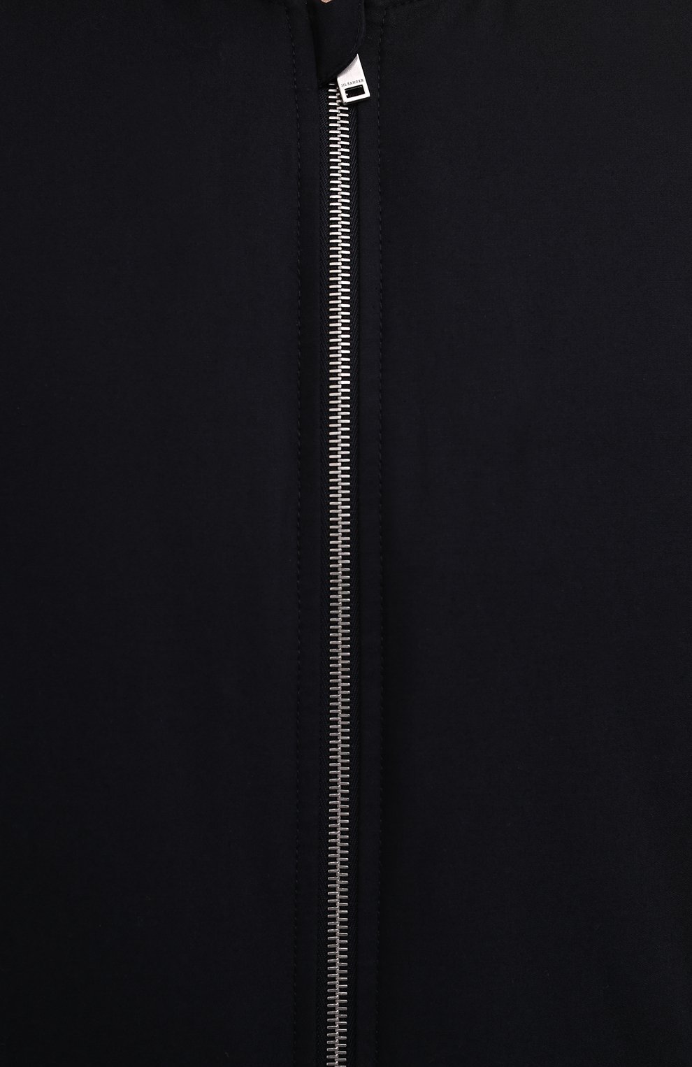 Мужской пуховый бомбер JIL SANDER темно-синего цвета, арт. JPUT440095-MT243500A | Фото 5 (Кросс-КТ: Куртка; Рукава: Длинные; Принт: Без принта; Материал внешний: Хлопок; Мужское Кросс-КТ: Куртка-верхняя одежда; Длина (верхняя одежда): Короткие; Стили: Минимализм; Материал утеплителя: Пух и перо; Материал подклада: Хлопок)