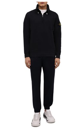 Мужской хлопковая толстовка STONE ISLAND темно-синего цвета по цене 25600 руб., арт. 751560720 | Фото 2 Мужской хлопковая толстовка STONE ISLAND темно-синего цвета, арт. 751560720 | Фото 2 (Материал внешний: Хлопок; Длина (для топов): Стандартные; Рукава: Длинные; Мужское Кросс-КТ: свитшот-одежда; Принт: Без принта; Стили: Спорт-шик)