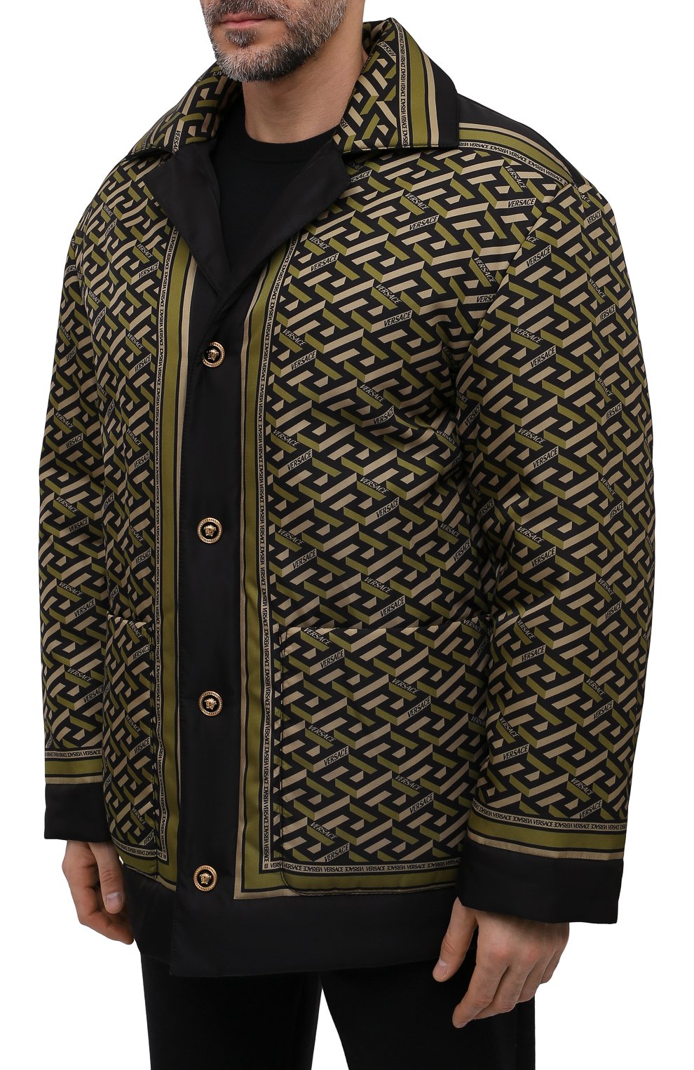 Мужская утепленная куртка VERSACE хаки цвета, арт. 1002225/1A01702 | Фото 3 (Кросс-КТ: Куртка; Рукава: Длинные; Длина (верхняя одежда): До середины бедра; Материал внешний: Синтетический материал; Мужское Кросс-КТ: утепленные куртки; Материал подклада: Синтетический материал; Стили: Кэжуэл)