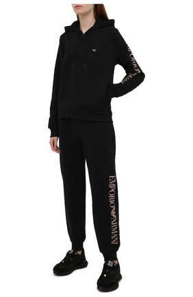Женские джоггеры EMPORIO ARMANI черного цвета по цене 7995 руб., арт. 164416/1A250 | Фото 2 Женские джоггеры EMPORIO ARMANI черного цвета, арт. 164416/1A250 | Фото 2 (Длина (брюки, джинсы): Стандартные; Материал внешний: Хлопок, Синтетический материал; Женское Кросс-КТ: Брюки-белье)