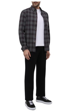 Мужская хлопковая рубашка BURBERRY темно-серого цвета по цене 44600 руб., арт. 8045558 | Фото 2 Мужская хлопковая рубашка BURBERRY темно-серого цвета, арт. 8045558 | Фото 2 (Рукава: Длинные; Материал внешний: Хлопок; Длина (для топов): Стандартные; Случай: Повседневный; Манжеты: На пуговицах; Воротник: Button down; Принт: Клетка; Стили: Кэжуэл)