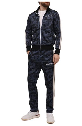 Мужские брюки PALM ANGELS серо-голубого цвета по цене 32850 руб., арт. PMCA007F21FAB0041001 | Фото 2 Мужские брюки PALM ANGELS серо-голубого цвета, арт. PMCA007F21FAB0041001 | Фото 2 (Длина (брюки, джинсы): Стандартные; Материал внешний: Синтетический материал; Случай: Повседневный; Стили: Милитари; Shop in Shop M: Обувь_классика)