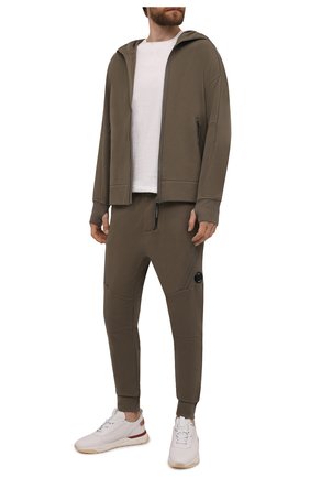 Мужские хлопковые джоггеры C.P. COMPANY хаки цвета по цене 24200 руб., арт. 11CMSP061A-005086W | Фото 2 Мужские хлопковые джоггеры C.P. COMPANY хаки цвета, арт. 11CMSP061A-005086W | Фото 2 (Материал внешний: Хлопок; Силуэт М (брюки): Джоггеры; Длина (брюки, джинсы): Стандартные; Стили: Милитари)