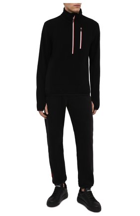 Мужские джоггеры MONCLER черного цвета по цене 64300 руб., арт. G2-091-8H000-14-899HM | Фото 2 Мужские джоггеры MONCLER черного цвета, арт. G2-091-8H000-14-899HM | Фото 2 (Материал внешний: Синтетический материал; Длина (брюки, джинсы): Стандартные; Мужское Кросс-КТ: Брюки-трикотаж; Силуэт М (брюки): Джоггеры; Стили: Спорт-шик)