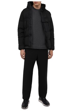 Мужской шерстяной джемпер MONCLER серого цвета по цене 86000 руб., арт. G2-091-8G000-46-595HL | Фото 2 Мужской шерстяной джемпер MONCLER серого цвета, арт. G2-091-8G000-46-595HL | Фото 2 (Длина (для топов): Стандартные; Рукава: Длинные; Материал внешний: Шерсть; Мужское Кросс-КТ: Джемперы; Вырез: Круглый; Стили: Кэжуэл; Принт: Без принта)