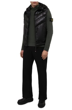 Мужской пуховый жилет salantin MONCLER GRENOBLE черного цвета по цене 75100 руб., арт. G2-097-1A000-06-53A7B | Фото 2 Мужской пуховый жилет salantin MONCLER GRENOBLE черного цвета, арт. G2-097-1A000-06-53A7B | Фото 2 (Материал утеплителя: Пух и перо; Материал подклада: Синтетический материал; Длина (верхняя одежда): Короткие; Материал внешний: Синтетический материал; Кросс-КТ: Куртка, Пуховик; Стили: Спорт-шик)
