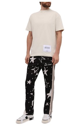Мужская хлопковая футболка PALM ANGELS кремвого цвета по цене 26200 руб., арт. PMAA001F21JER0100510 | Фото 2 Мужская хлопковая футболка PALM ANGELS кремвого цвета, арт. PMAA001F21JER0100510 | Фото 2 (Длина (для топов): Стандартные; Рукава: Короткие; Материал внешний: Хлопок; Принт: С принтом; Стили: Спорт-шик; Shop in Shop M: Футболки)