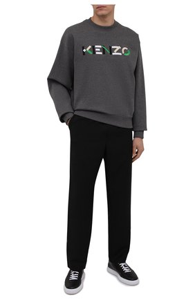 Мужской хлопковый свитшот KENZO серого цвета по цене 24350 руб., арт. FB55SW5234M0 | Фото 2 Мужской хлопковый свитшот KENZO серого цвета, арт. FB55SW5234M0 | Фото 2 (Материал внешний: Хлопок; Мужское Кросс-КТ: свитшот-одежда; Принт: С принтом; Стили: Кэжуэл; Рукава: Длинные; Длина (для топов): Стандартные)