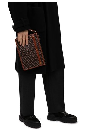 Мужская клатч la greca VERSACE коричневого цвета по цене 68600 руб., арт. 1002245/1A01444 | Фото 2 Мужская клатч la greca VERSACE коричневого цвета, арт. 1002245/1A01444 | Фото 2 (Материал: Экокожа; Ремень/цепочка: На ремешке; Размер: medium)