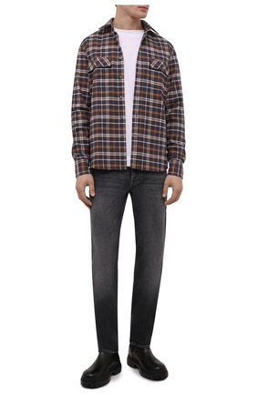 Мужские джинсы 7 FOR ALL MANKIND серого цвета по цене 26800 руб., арт. JSMSA540CG | Фото 2 Мужские джинсы 7 FOR ALL MANKIND серого цвета, арт. JSMSA540CG | Фото 2 (Длина (брюки, джинсы): Стандартные; Материал внешний: Хлопок; Кросс-КТ: Деним; Силуэт М (брюки): Прямые; Детали: Потертости; Стили: Кэжуэл)