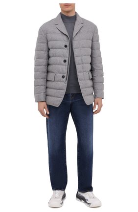 Мужская пуховая куртка ERMENEGILDO ZEGNA светло-серого цвета по цене 380500 руб., арт. UYT95/Y206 | Фото 2 Мужская пуховая куртка ERMENEGILDO ZEGNA светло-серого цвета, арт. UYT95/Y206 | Фото 2 (Материал утеплителя: Пух и перо; Материал внешний: Кашемир, Шерсть; Материал подклада: Синтетический материал; Кросс-КТ: Куртка; Мужское Кросс-КТ: пуховик-короткий, шерсть и кашемир; Стили: Кэжуэл; Длина (верхняя одежда): Короткие; Рукава: Длинные)