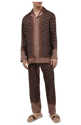 Мужские шелковые пижамные брюки VERSACE коричневого цвета, арт. 1001523/1A01771 | Фото 2 (Материал внешний: Шелк; Длина (брюки, джинсы): Стандартные; Кросс-КТ: домашняя одежда)