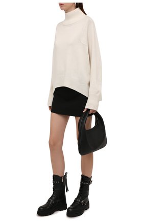 Женские кожаные ботинки REDVALENTINO черного цвета по цене 51350 руб., арт. WQ0S0G58/TBB | Фото 2 Женские кожаные ботинки REDVALENTINO черного цвета, арт. WQ0S0G58/TBB | Фото 2 (Материал внутренний: Натуральная кожа; Подошва: Платформа; Каблук высота: Средний; Женское Кросс-КТ: Байкеры-ботинки)