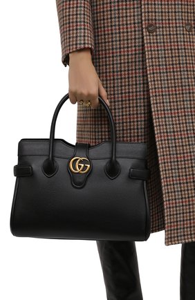 Женская сумка-тоут dahlia medium GUCCI черного цвета по цене 250500 руб., арт. 658442/1U10T | Фото 2 Женская сумка-тоут dahlia medium GUCCI черного цвета, арт. 658442/1U10T | Фото 2 (Ремень/цепочка: На ремешке; Материал: Натуральная кожа; Размер: medium; Сумки-технические: Сумки top-handle, Сумки через плечо)