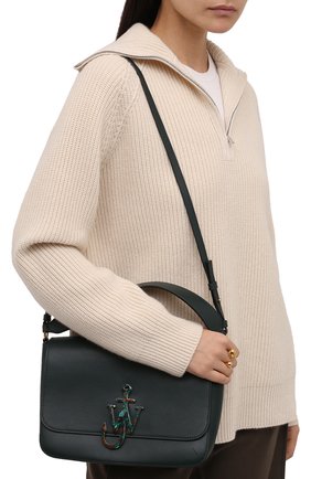 Женская сумка anchor large JW ANDERSON темно-зеленого цвета по цене 72800 руб., арт. HB0387 LA0019 | Фото 2 Женская сумка anchor large JW ANDERSON темно-зеленого цвета, арт. HB0387 LA0019 | Фото 2 (Материал: Натуральная кожа; Сумки-технические: Сумки top-handle, Сумки через плечо; Ремень/цепочка: На ремешке; Размер: large)