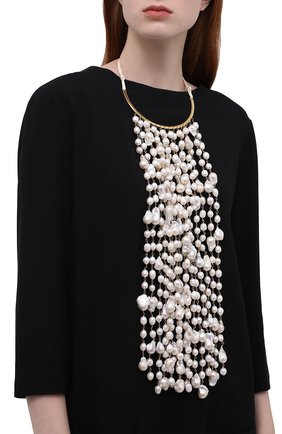 Женское колье JIL SANDER золотого цвета по цене 469000 руб., арт. JSWT831178/WTS80070 | Фото 2 Женское колье JIL SANDER золотого цвета, арт. JSWT831178/WTS80070 | Фото 2 (Материал: Металл, Жемчуг)