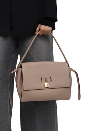 Женская сумка padlock medium TOM FORD бежевого цвета по цене 161000 руб., арт. L1500T-LCL095 | Фото 2 Женская сумка padlock medium TOM FORD бежевого цвета, арт. L1500T-LCL095 | Фото 2 (Материал: Натуральная кожа; Сумки-технические: Сумки top-handle; Размер: medium; Ошибки технического описания: Нет ширины)