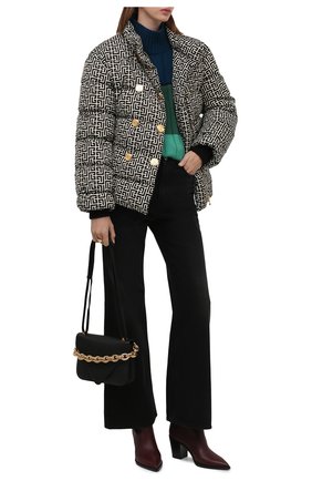 Женский пуховик balmain x rossignol BALMAIN черно-белого цвета по цене 240500 руб., арт. WF2TQ005/I710 | Фото 2 Женский пуховик balmain x rossignol BALMAIN черно-белого цвета, арт. WF2TQ005/I710 | Фото 2 (Рукава: Длинные; Материал внешний: Синтетический материал; Длина (верхняя одежда): Короткие; Материал утеплителя: Пух и перо; Материал подклада: Синтетический материал; Кросс-КТ: Пуховик; Стили: Гламурный)