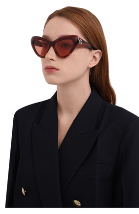 Женские солнцезащитные очки GUCCI коричневого цвета, арт. 663727/J0740 | Фото 2 (Тип очков: С/з; Очки форма: Cat-eye)