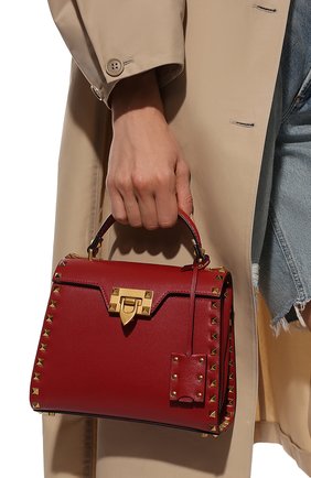 Женская сумка alcove small VALENTINO красного цвета по цене 209000 руб., арт. WW0B0J71/WAX | Фото 2 Женская сумка alcove small VALENTINO красного цвета, арт. WW0B0J71/WAX | Фото 2 (Материал: Натуральная кожа; Размер: small; Ремень/цепочка: На ремешке; Сумки-технические: Сумки top-handle)