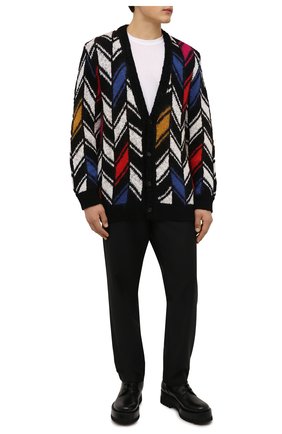 Мужской шерстяной кардиган SAINT LAURENT разноцветного цвета по цене 104500 руб., арт. 668343/Y75EZ | Фото 2 Мужской шерстяной кардиган SAINT LAURENT разноцветного цвета, арт. 668343/Y75EZ | Фото 2 (Длина (для топов): Удлиненные; Рукава: Длинные; Материал внешний: Шерсть; Мужское Кросс-КТ: Кардиган-одежда; Стили: Кэжуэл)