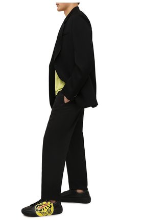 Мужские кожаные кеды greca VERSACE черного цвета по цене 51350 руб., арт. DSU8404/1A01998 | Фото 2 Мужские кожаные кеды greca VERSACE черного цвета, арт. DSU8404/1A01998 | Фото 2 (Подошва: Массивная; Материал внутренний: Натуральная кожа; Материал внешний: Кожа)
