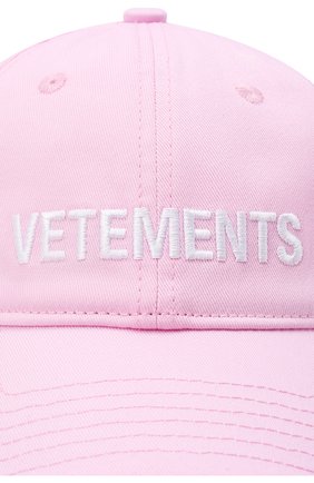 Женская хлопковая бейсболка VETEMENTS светло-розового цвета по цене 24650 руб., арт. UE52CA100P 1052/W | Фото 4 Женская хлопковая бейсболка VETEMENTS светло-розового цвета, арт. UE52CA100P 1052/W | Фото 4 (Материал: Текстиль, Хлопок)