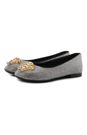 Детские балетки VERSACE серебряного цвета по цене 34050 руб., арт. 1001195/1A01130/30-33 | Фото 1 Детские балетки VERSACE серебряного цвета, арт. 1001195/1A01130/30-33 | Фото 1 (Материал внутренний: Натуральная кожа; Материал внешний: Текстиль)