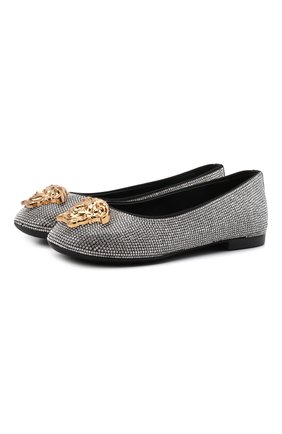 Детские балетки VERSACE серебряного цвета по цене 35250 руб., арт. 1001195/1A01130/34-40 | Фото 1 Детские балетки VERSACE серебряного цвета, арт. 1001195/1A01130/34-40 | Фото 1 (Материал внешний: Текстиль; Материал внутренний: Натуральная кожа; Обувь девочки: Обувь девочки)