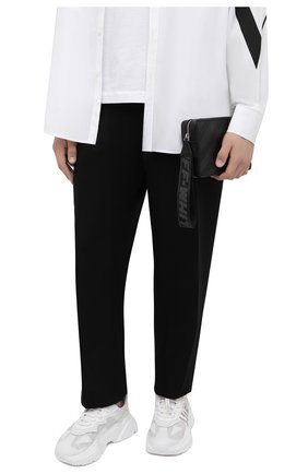 Мужская кожаная борсетка OFF-WHITE черного цвета по цене 51750 руб., арт. 0MNM014F21LEA001 | Фото 2 Мужская кожаная борсетка OFF-WHITE черного цвета, арт. 0MNM014F21LEA001 | Фото 2 (Материал: Натуральная кожа; Размер: small)