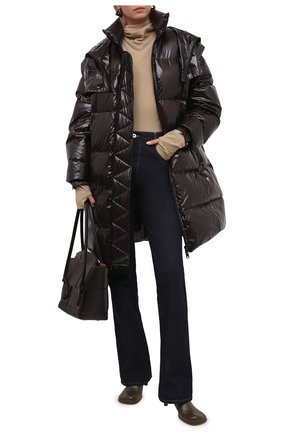 Женский пуховик BOTTEGA VENETA коричневого цвета по цене 240000 руб., арт. 669353/V0Y30 | Фото 2 Женский пуховик BOTTEGA VENETA коричневого цвета, арт. 669353/V0Y30 | Фото 2 (Материал внешний: Синтетический материал; Материал утеплителя: Пух и перо; Материал подклада: Синтетический материал; Длина (верхняя одежда): До колена; Рукава: Длинные; Стили: Спорт-шик; Кросс-КТ: Пуховик)