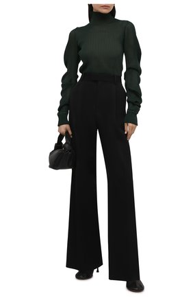 Женская шелковая водолазка BOTTEGA VENETA темно-зеленого цвета по цене 158500 руб., арт. 664118/V0ZF0 | Фото 2 Женская шелковая водолазка BOTTEGA VENETA темно-зеленого цвета, арт. 664118/V0ZF0 | Фото 2 (Материал внешний: Шелк; Стили: Гламурный; Женское Кросс-КТ: Водолазка-одежда; Рукава: Длинные; Длина (для топов): Стандартные)
